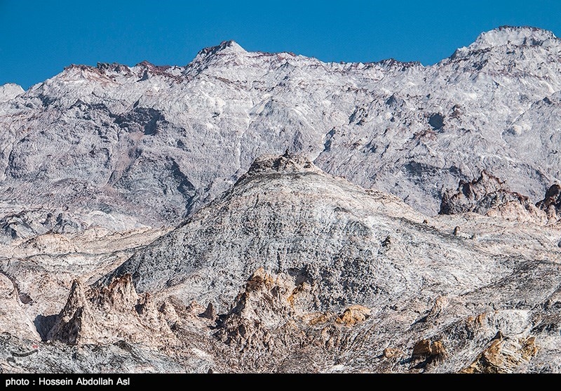 کوه نمک یا گنبد نمکی جاشک در استان بوشهر