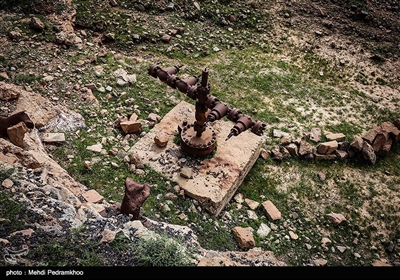 در سال ۱۹۳۸ میلادی مصادف با ۱۳۱۷ خورشیدی میدان عظیم نفتی در آن کشف شد.