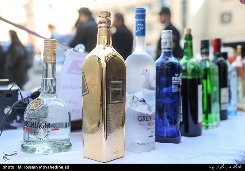کشف &quot;مشروبات الکلی لاکچری&quot; با قطعات و روکش طلا + تصاویر