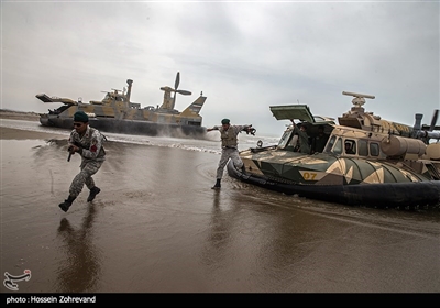 Iranian Marines Exercise Offensive Operation in Southern Coasts