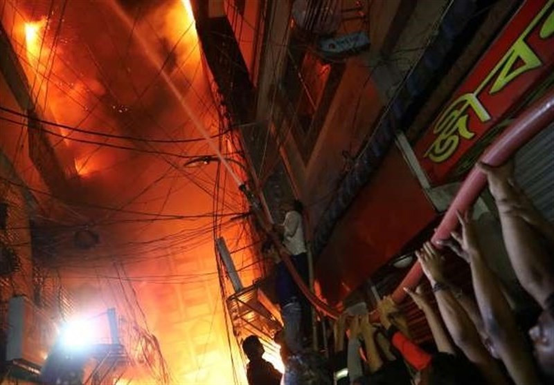 Blaze Rips through 1,000 Shanties in Bangladeshi Capital
