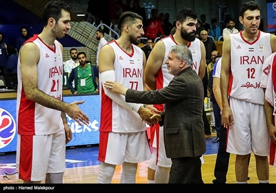 خوش و بش سیدرضا صالحی امیری رئیس کمیته ملی المپیک با بازیکنان تیم ملی بسکتبال ایران