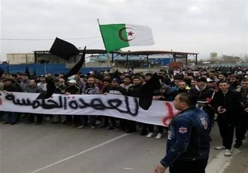حمله پلیس الجزایر به مخالفان نامزدی بوتفلیقه در انتخابات؛ بازداشت چندین فعال و معترض