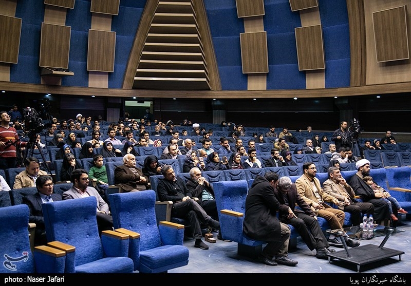 تقدیر از مجید شاه‌حسینی در اختتامیه هشتمین جایزه سینمایی ققنوس