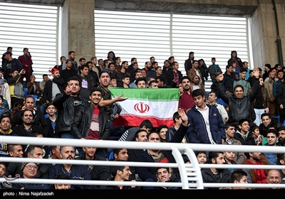 در ورزشگاه امام رضا(ع) مشهد تیم پدیده شهر خودرو با نتیجه دو بر صفر تیم سپید رود رشت را شکست داد