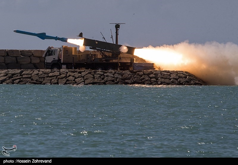 Iranian Navy Fires Missiles, Torpedoes during War Game (+Video)
