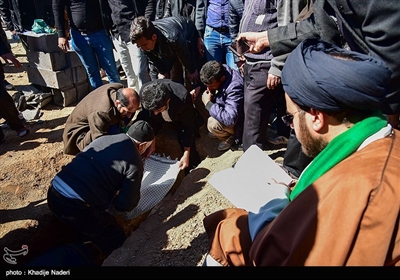 جانباز بسیجی دفاع مقدس عبدالله عکافی بعد از ۳۰ روز در کما وتحمل سالها درد و رنج حاصل از جانبازی درعملیات کربلای پنج یک روز پس از تولد 8 سالگی دخترش در بیمارستان امیرالمومنین اصفهان به یاران شهیدش پیوست.