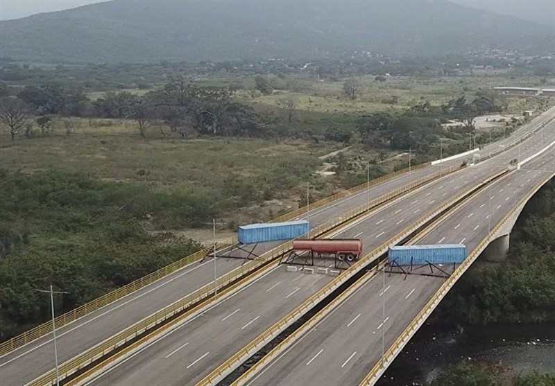 Venezuela Temporarily Closes Three Crossings at Colombian Border