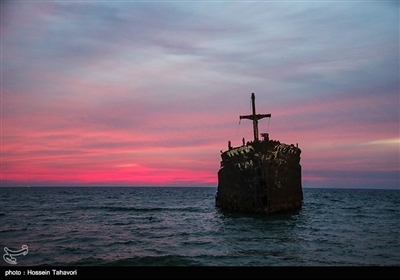 این کشتی در ۴ مرداد ماه ۱۳۴۵ و در نزدیکی روستای «باغو» در جزیره کیش به گِل نشسته است