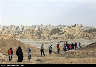 ساحل نوردی و مریخ نوردی از سواحل دریایی عمان شروع شده است تا محل کوههای مریخی ( مینیاتوری ) چابهار