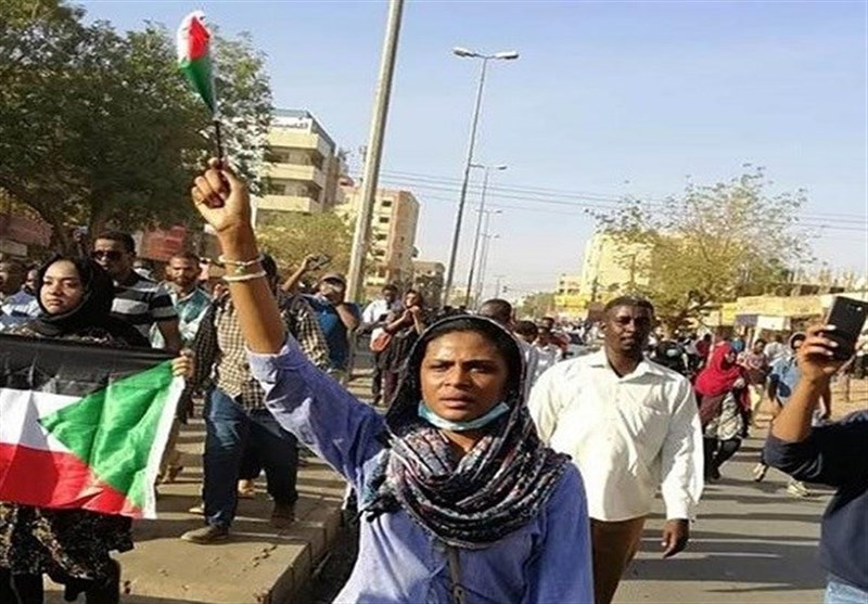 تظاهرات هزاران سودانی با وجود اعلام وضعیت فوق العاده