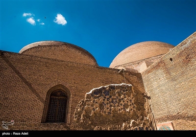 مسجد کبود یا مسجد جهانشاه تبریز یکی از آثار ارزشمند معماری ایرانی به شمار می‌رود که به لحاظ شیوه معماری از سایر نمونه‌های معماری مسجد متمایز است.