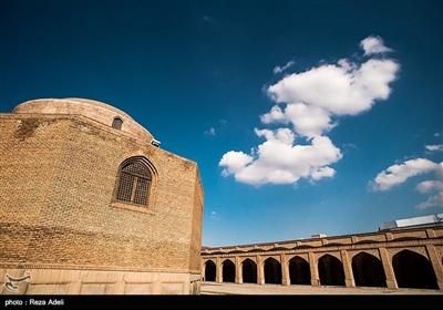 مسجد کبود یا مسجد جهانشاه تبریز یکی از آثار ارزشمند معماری ایرانی به شمار می‌رود که به لحاظ شیوه معماری از سایر نمونه‌های معماری مسجد متمایز است.