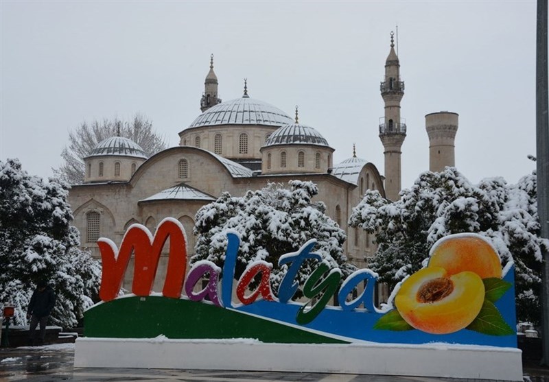بارش برف و مسدود شدن راه‌ها در ترکیه + عکس