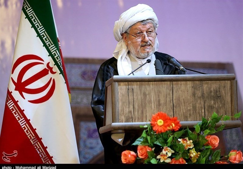 ماموستا قادری: روحانیون قاطعانه در مسیر «تبعیت از رهبری و مبارزه با تندروری» گام بردارند