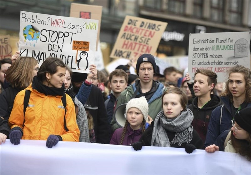 Thousands Gather in Hamburg, Elsewhere for Climate Protest