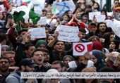 تظاهرات ده‌ها هزار شهروند الجزایری؛ بوتفلیقه باید انصراف دهد