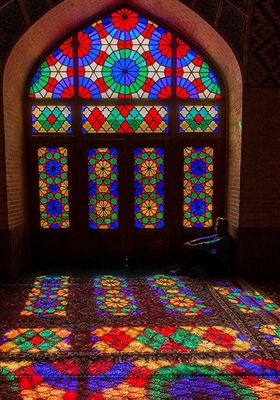 مسجد نصير الملك في شيراز.. عظمة الهندسة المعمارية
