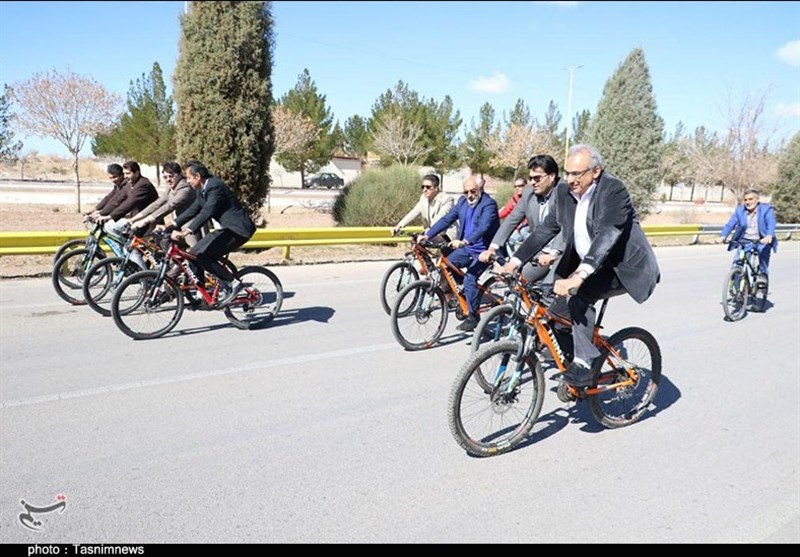 آغاز تور بین‌المللی دوچرخه‌ سواری «ولایت» در کرمان به روایت تصویر