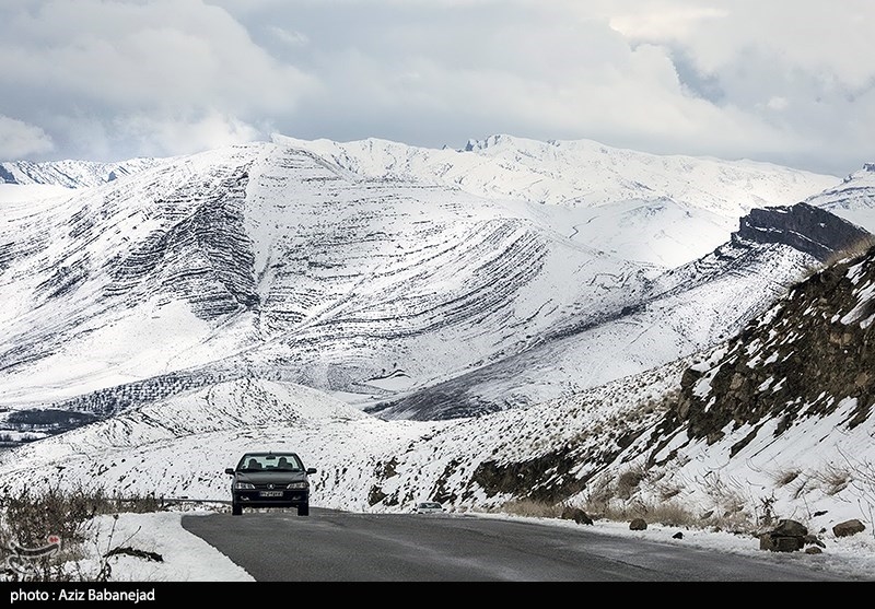 بارش برف در جاده چالوس/ مه‌گرفتگی در محورهای 2 استان