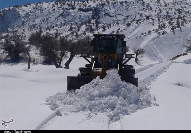 آخرین وضعیت محورهای مواصلاتی آذربایجان‌غربی پس از بارش سنگین برف/تردد فقط با زنجیرچرخ