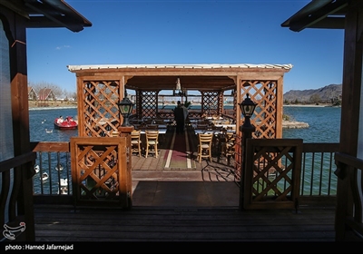 رستوران متحرک در دریاچه دهکده گردشگری،تفریحی و توریستی سلامت صبا