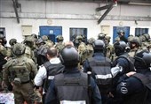 حمله زندانبانان صهیونیست به اسرای فلسطینی؛ نصب دستگاه‌های پارازیت در زندان