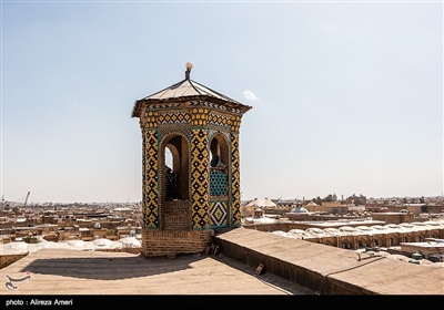 مسجد وکیل شیراز یکی از بناهای تاریخی برجای‌ مانده از دوران حکومت زندیه است که به دلیل معماری و نوع ساخت، از جمله بناهای ارزشمند و مهم محسوب می‌شود.