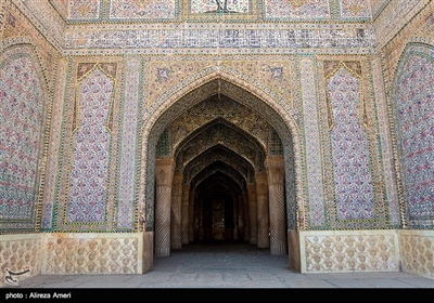 مسجد وکیل شیراز یکی از بناهای تاریخی برجای‌ مانده از دوران حکومت زندیه است که به دلیل معماری و نوع ساخت، از جمله بناهای ارزشمند و مهم محسوب می‌شود.