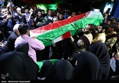 سنگ تمام سمنانی‌ها در مراسم استقبال از شهید مدافع حرم «محمد قنبریان»