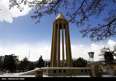 مقبرة ابن سینا فی مدینة همدان