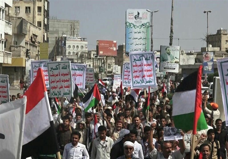 تظاهرات یمنی‌ها در اعتراض به دخالت‌های انگلیس در امور کشورشان +تصاویر