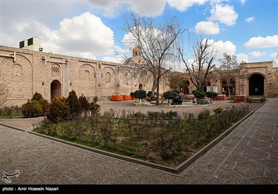 ین کاروانسرا در دوران گذشته نقش تجارتی داشته و از آن به عنوان مرکزی برای فعالیت های تجاری و بازرگانی استفاده می شده است.