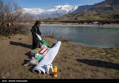 این کمک ها شامل وسایل اولیه زندگی مثل وسایل گرمایشی مواد غدایی برنج روغن و... میباشد گاها برای کودکان نیز کفش و لباس نیز تهیه و بین انها تقسیم میشود 