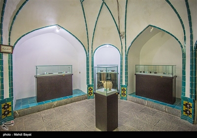 این حمام پس از عملیات مرمت و بازسازی به عنوان موزه باستان شناسی و مردم شناسی اراک بازگشایی گردید و هم اکنون پذیرای بسیاری از هنر دوستان و گردشگران است .