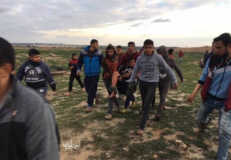 زخمی شدن 3 جوان فلسطینی به ضرب گلوله نظامیان صهیونیست