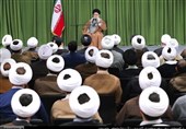 امام خامنهای: عدم انقلابیگری برخیها به امید امت اسلام ضربه میزند