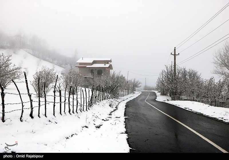 بارش برف و باران در جاده‌های 10 استان/ انسداد چند محور