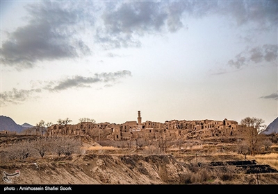 روستای خرانق مرکز بخش خرانق در شهرستان اردکان است. این روستا در ۸۵ کیلومتری شهر یزد واقع شده است.