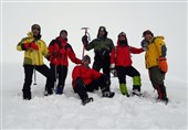 صعود کوهنوردان منتخب ارتش به قله 4050 متری کهار