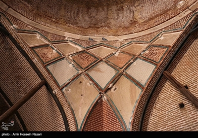 مسجد و مدرسه سردار که متعلق به دوره قاجار است و درسال 1231 هجري قمری ساخته شده است