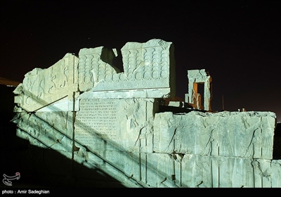 مجموعه‌ی تاریخی تخت جمشید، در مرکز استان فارس و ۵۵ کیلومتری شمال شرقی شهر شیراز قرار گرفته است.