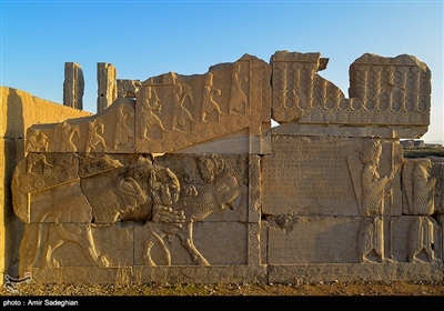 مجموعه‌ی تاریخی تخت جمشید، در مرکز استان فارس و ۵۵ کیلومتری شمال شرقی شهر شیراز قرار گرفته است.