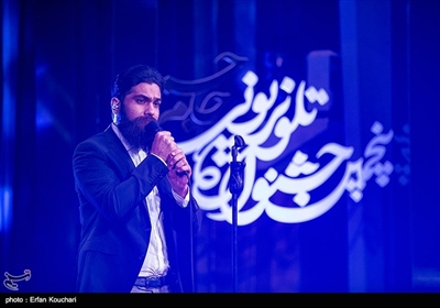 اجرای زنده علی زنده وکیلی در اختتامیه پنجمین جشنواره تلویزیونی جام جم