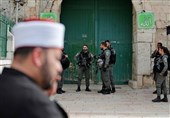 جلوگیری از عبادت فلسطینیان در مسجدالاقصی؛ اقدامات تجاوزکارانه اشغالگران ادامه دارد