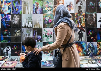Shoppers Swarms Tajrish in North Tehran ahead of Nowruz