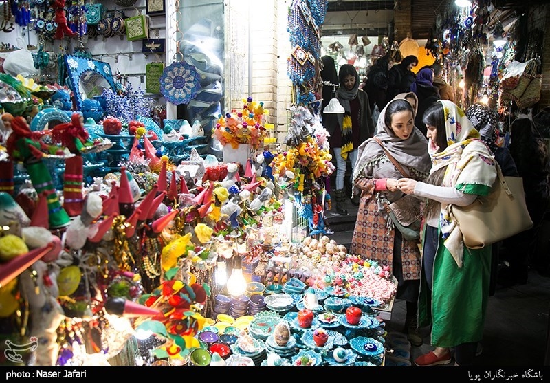 Shoppers Swarms Tajrish in North Tehran ahead of Nowruz