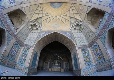 این مسجد، از نوع مساجد بدون مناره و گنبد برجسته و بزرگ است که مسجد سید از دوره قاجار مشابه آن محسوب می‌شود