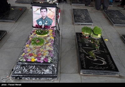 مردم کرمانشاه در آخرین پنجشنبه سال ۹۷ طبق سنت هر ساله، به زیارت درگذشتگان خود رفتند. 