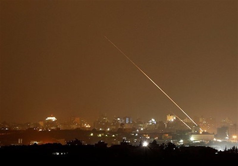 الطائرات الحربیة الإسرائیلیة تشن سلسلة غارات على غزة